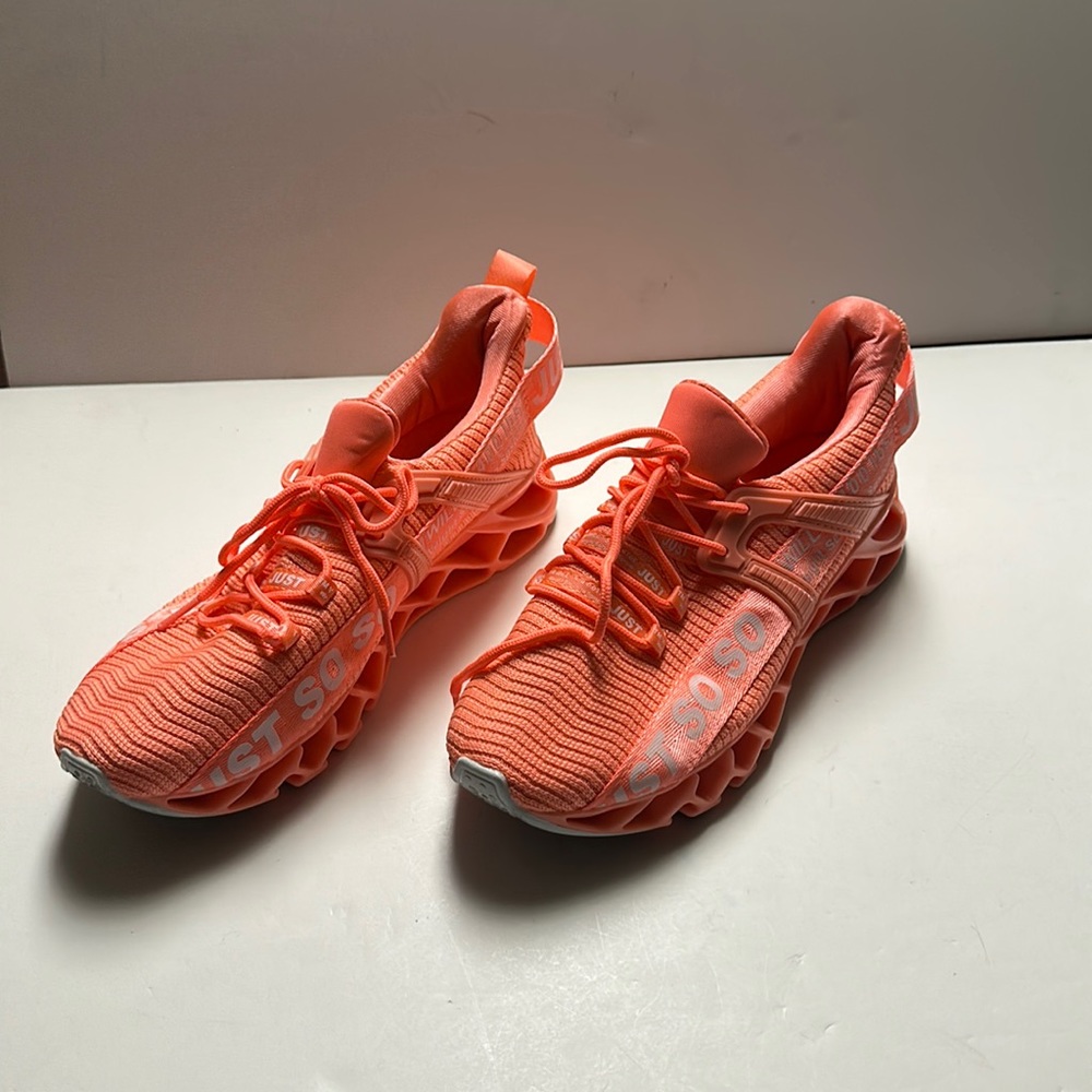 Women’s Just So So 42 like new tennis shoes Size 11